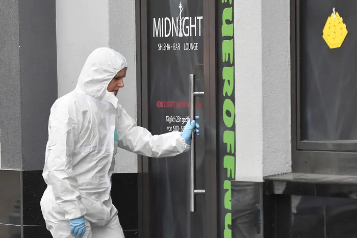 Неизвестни нападатели обстреляха бар в Щутгарт