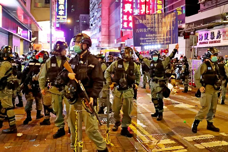 Хонконгската полиция задържа 60 протестиращи