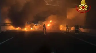 Крадци блокират магистрала с огън, за да оберат пикап с инкасо