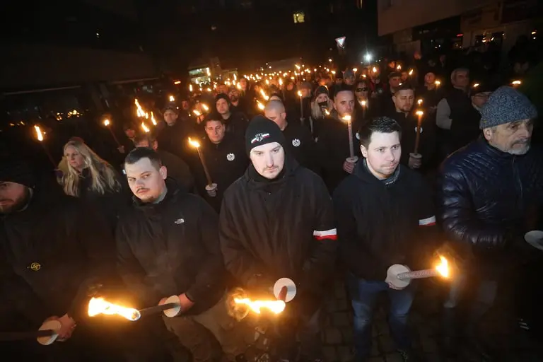 Защо германски неонацисти идват да отдадат почит към 