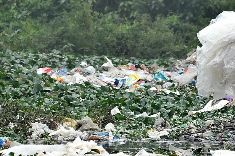 Китай тръгва на война с пластмасата