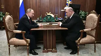 Какво цели конституционният спектакъл на Путин?