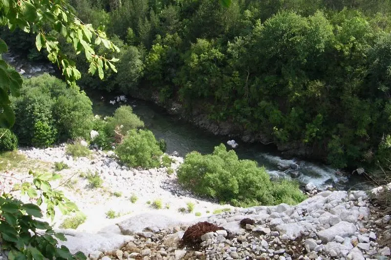 Екоинституциите мобилизирани за замърсяване на река Върбица