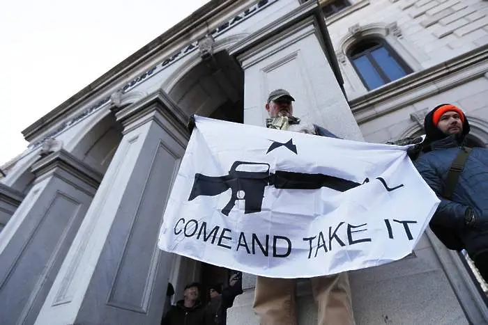 Вирджиния настръхна от митинг на оръжейни активисти (СНИМКИ)