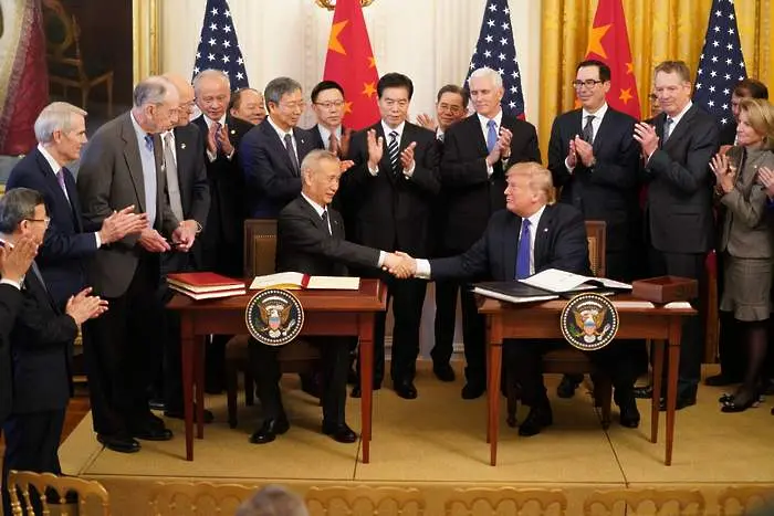 Китай обвини САЩ, че набеждават други за неуспеха си срещу COVID-19