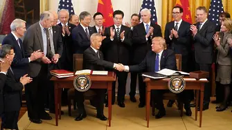 Китай обвини САЩ, че набеждават други за неуспеха си срещу COVID-19