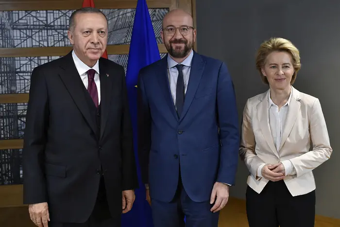 Споразумението на ЕС с Турция за мигрантите остава в сила