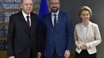Споразумението на ЕС с Турция за мигрантите остава в сила