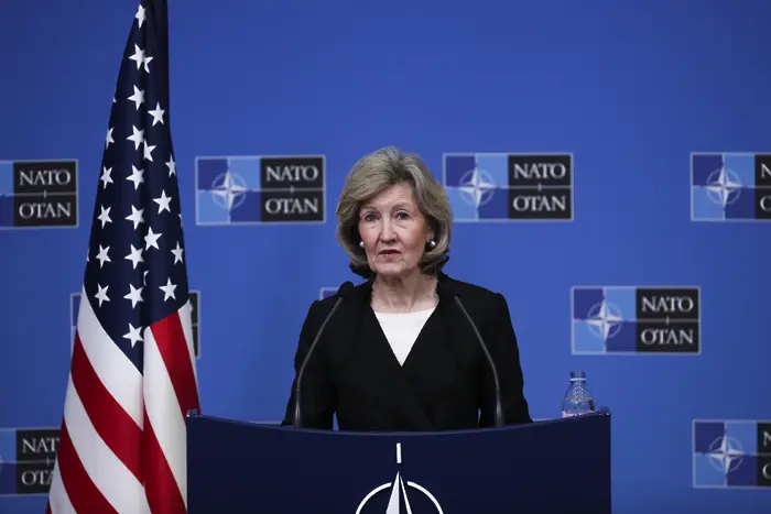 Коронавирусът не трябва да намалява военните разходи в НАТО