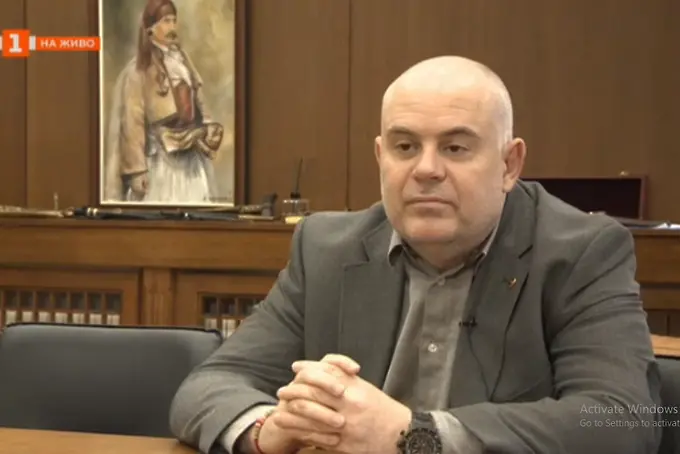 Прокуратурата е разпитала още двама президентски съветници, казва Гешев