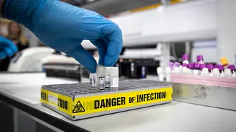 САЩ започнаха клинични опити с ваксини срещу коронавирус