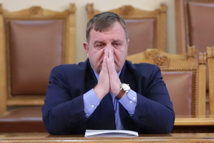 Каракачанов предлага забрана за внос на продукти до изчерпването на родните