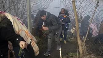 Сълзотворен газ срещу мигранти в Гърция, Турция потвърди: отваря границите (ВИДЕО)