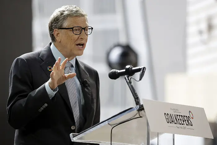 Бил Гейтс: Глупави и странни са конспирациите, че искам да чипирам световното население