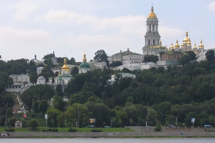 Най-известният украински манастир пламна от коронавирус