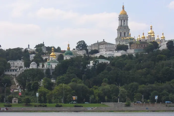 Генчовска отива в Киев с още трима външни министри