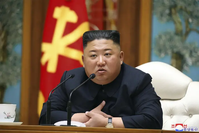 Северна Корея съобщи за първи предполагаем случай на коронавирус
