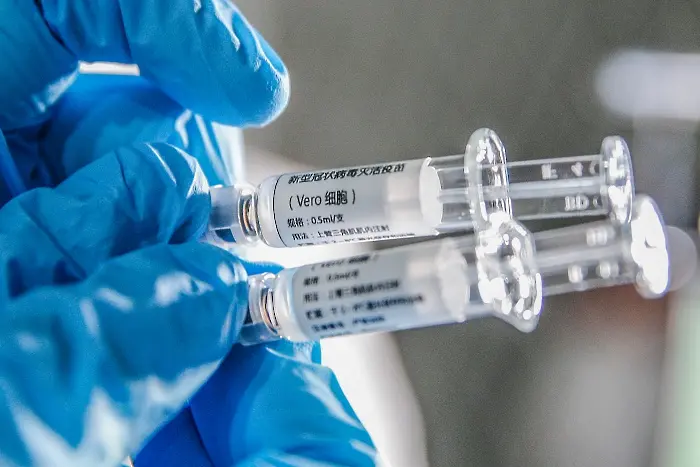 Китай извършва изпитания с 11 ваксини за коронавируса
