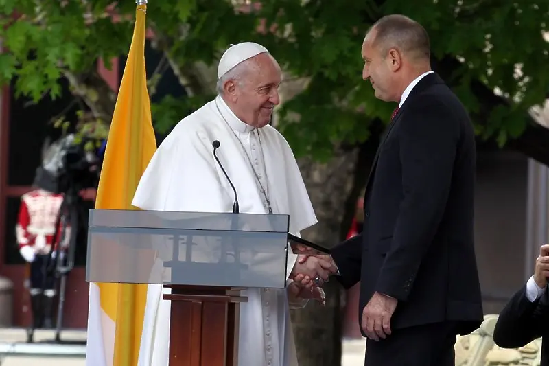 Президентът Радев отлага традиционното посещение във Ватикана на 24 май
