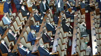 Парламентът очаква премиера Борисов на извънредно заседание