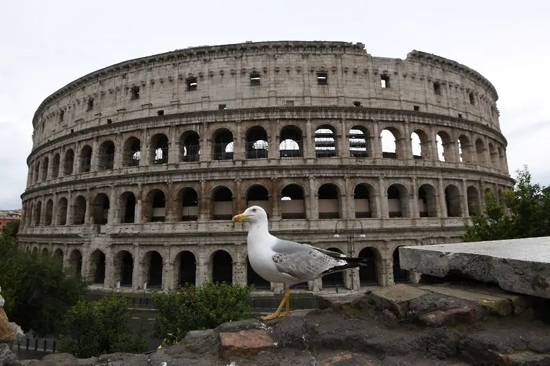 Дзукеро пя в празния Рим за Деня на земята (ВИДЕО)