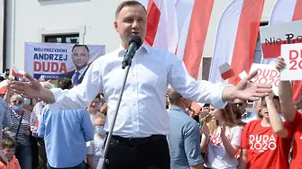 Полският президент е в оспорвана битка за втори мандат днес