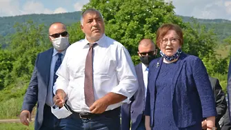 Борисов повози и кметица от БСП в джипа