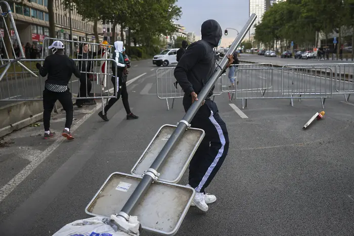 Над 100 арестувани и потрошени магазини в Брюксел