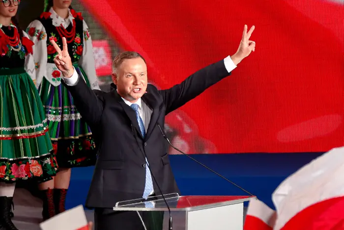Консерватор и либерал ще се борят за президентския пост в Полша на балотаж