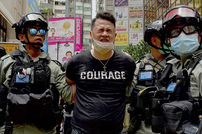 Поне 180 арестувани в Хонконг (СНИМКИ)