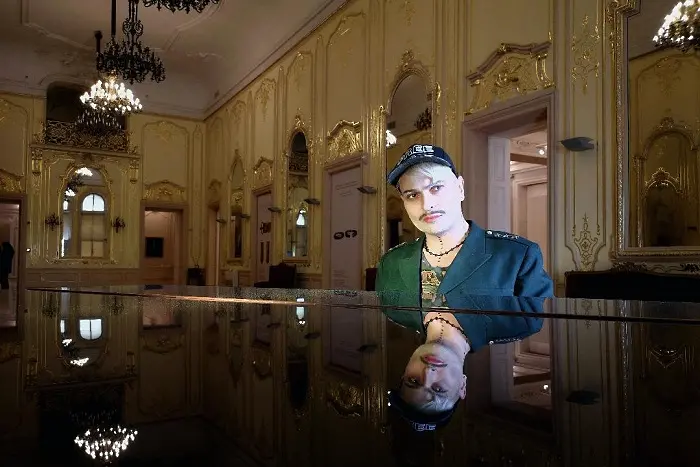 Иво Димчев озвучава изложба в Балната зала на Двореца