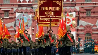 Путин: Не можем да си представим световното бъдеще, ако я нямаше Червената армия (СНИМКИ, ВИДЕО)