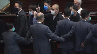 Хонконг забрани да се обижда националният химн на Китай