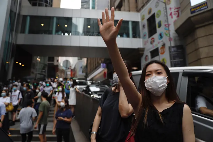 Китайски медии сравняват насилието в САЩ с това в Хонконг