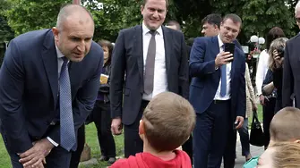 Президентът: НСО охранява отвън, Борисов да внимава за гостите си