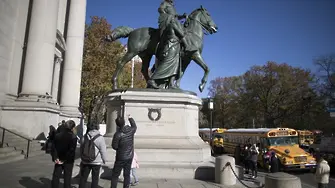 Природонаучният музей в Ню Йорк маха „проблемна“ статуя на Рузвелт