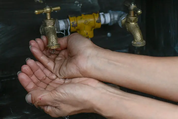 Спират топлата вода в голяма част от София