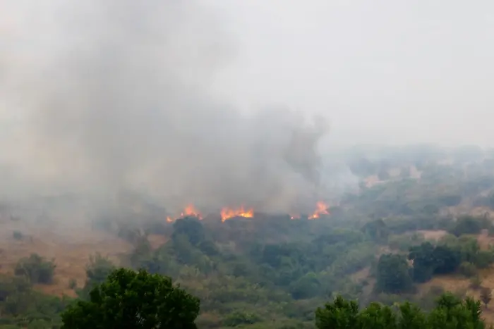 Огънят край село Маточина е локализиран, бедственото положение в Хасковско остава