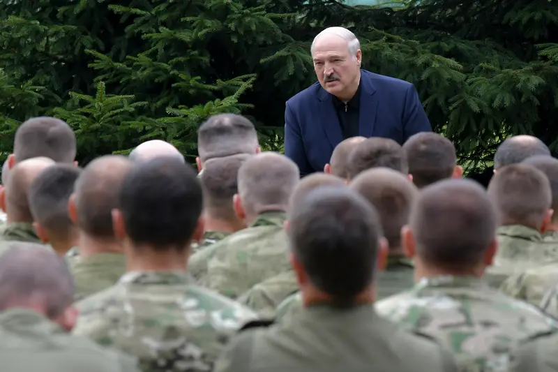 Лукашенко към военния министър: Да се реагира без предупреждение на западната граница
