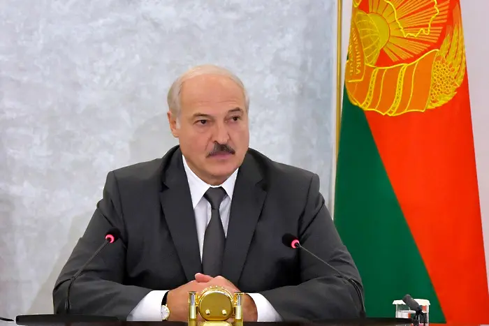 Лукашенко вдигнал половината армия в бойна готовност. Пази се от НАТО