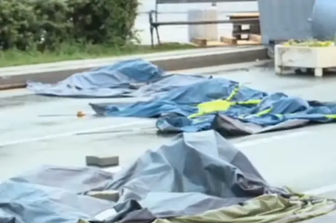 Бурята отвя част от палатковите лагери в София