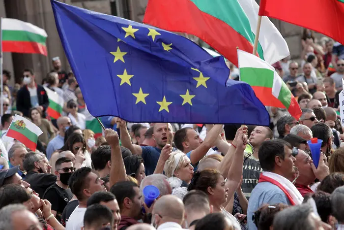 Ройтерс: България обещава реформи, но се мотае