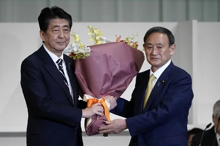 Йошихиде Суга - новият лидер на управляващата партия в Япония