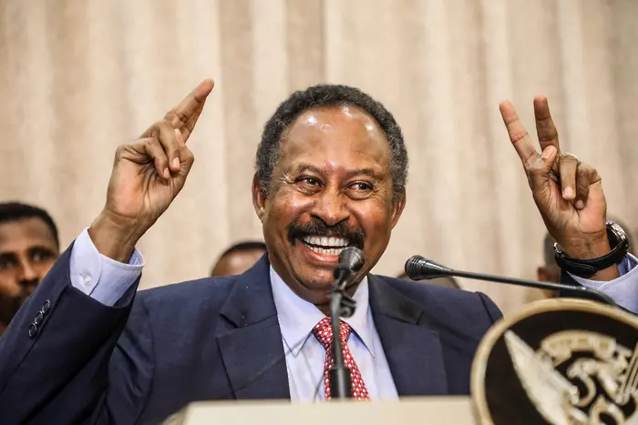 Военните в Судан връщат на власт сваления премиер Абдала Хамдок