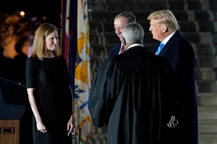 Победа за Тръмп: Ейми Кони Барет е новият върховен съдия на САЩ