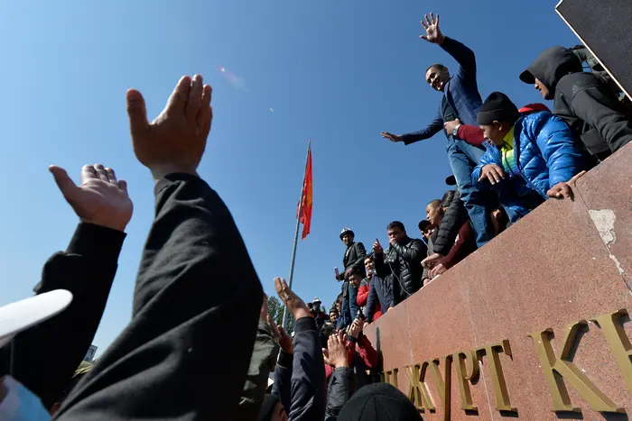 В Киргизстан цари безвластие. Не е ясно кой управлява