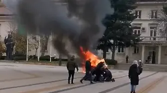 Във Враца: гражданин опита да залее полицаи с бензин и да ги подпали (ВИДЕО)