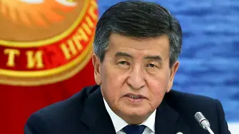 Президентът на Киргизстан подаде оставка сред улични безредици