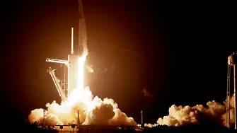 SpaceX изстреля за пръв път космически кораб към МКС