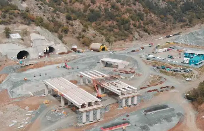 АПИ се похвали с видео как се строи тунел 